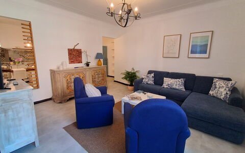 La Riva - Levanto: Meubilair, Interieur Ontwerp, Flooring, Bankstel, Muur, Verdieping, Hout, Kamer, Woonkamer, Plafond