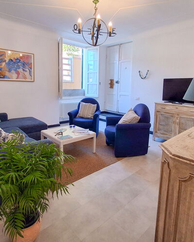 La Riva - Levanto: Meubilair, Interieur Ontwerp, Flooring, Verdieping, Bankstel, Hout, Woonkamer, Kamer, Plafond, Tafel