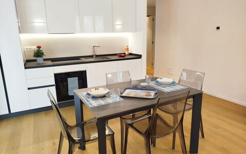 Lola Home - Levanto: Meubilair, Interieur Ontwerp, Flooring, Hout, Verdieping, Keuken En Eettafel, Tafel, Keuken, Kamer, Stoel