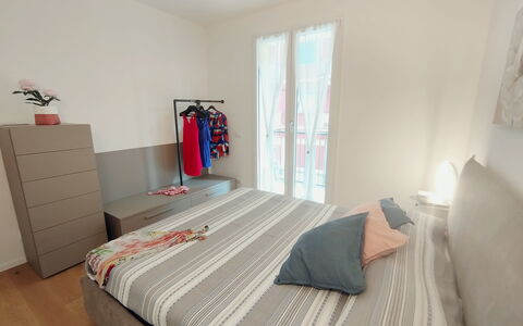 Lola Home - Levanto: Meubilair, Hout, Slaapkamer, Flooring, Interieur Ontwerp, Verdieping, Bed, Laken, Kamer, Bedding