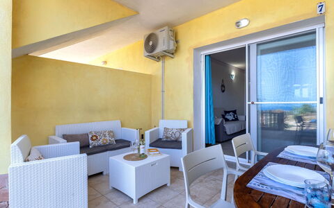 Sunset House Isola Rossa: Blauw, Balkon, Leuning, Appartement, Hek, Zee, Toevlucht, Condominium, Zwembad, Hotel