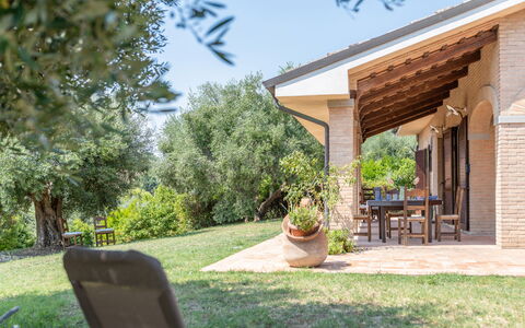 Villa Althea: Huis, Landgoed, Veranda, Verblijf, Tuin, Schaduw, Buitenmeubels, Hacienda, Boerderij, Landscaping