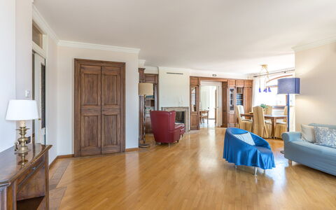 Villa Althea: Flooring, Meubilair, Interieur Ontwerp, Verdieping, Plafond, Hout, Kamer, Houten Vloer, Bankstel, Woonkamer