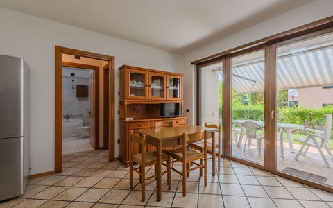 Michelon: Flooring, Interieur Ontwerp, Verdieping, Hout, Meubilair, Plafond, Keuken En Eettafel, Kamer, Deur, Eetkamer