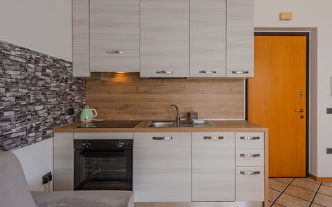 Michelon: Interieur Ontwerp, Meubilair, Keuken, Flooring, Hout, Countertop, Cabinetry, Toestel Van De Keuken, Verdieping, Major Appliance