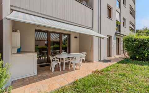 Michelon: Schaduw, Balkon, Ontwerp, Kamerplant, Luifel, Outdoor Structuur, Binnenplaats, Bloempot