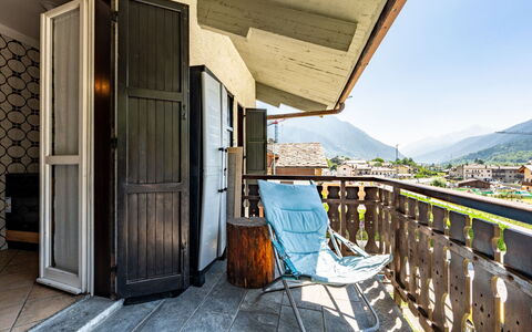 Ilda: Balkon, Appartement, Bergketen, Stoel, Schaduw, Buitenmeubels, Ridge, Bergdorp, Eco Hotel, Penthouse