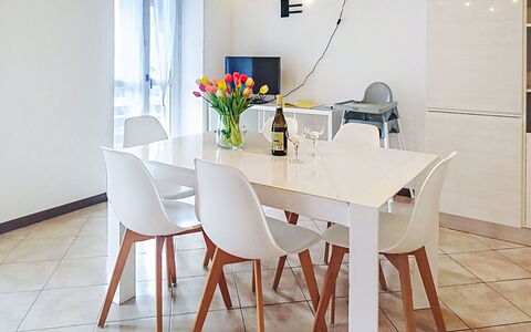 Fontanella Mountain Home: Meubilair, Flooring, Interieur Ontwerp, Hout, Verdieping, Stoel, Tafel, Keuken En Eettafel, Eetkamer, Verlichting