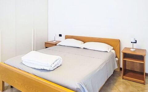 Fontanella Mountain Home: Bed, Meubilair, Slaapkamer, Interieur Ontwerp, Hout, Verdieping, Laken, Flooring, Bedding, Kamer