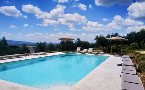 Villa Santa Chiara: Zwembad, Blauw, Toevlucht, Buitenmeubels, Paraplu, Ligstoel, Eco Hotel, Schaduw, Flagstone, Thermae