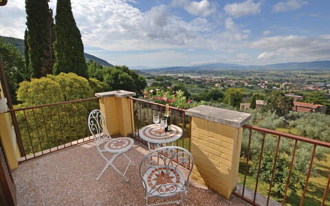 Villa Santa Chiara: Balkon, Stoel, Kamerplant, Hek, Villa, Eco Hotel, Hacienda, Bloempot