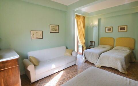 Villa Santa Chiara: Meubilair, Interieur Ontwerp, Verdieping, Kamer, Flooring, Textiel, Plafond, Bed, Tafel, Verlichting
