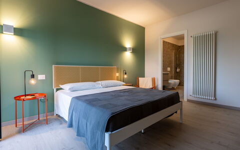 Serracapelli: Meubilair, Interieur Ontwerp, Muur, Bed, Flooring, Slaapkamer, Verdieping, Plafond, Hout, Kamer