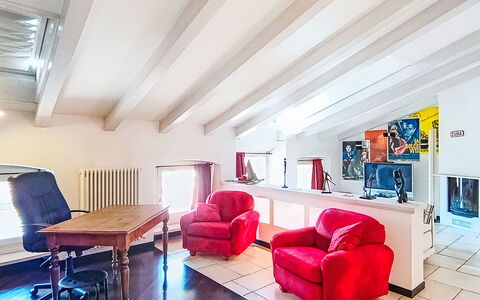 Le Falesie: Interieur Ontwerp, Flooring, Meubilair, Verdieping, Plafond, Hout, Bankstel, Kamer, Verlichting, Woonkamer