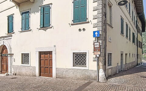 Le Falesie: Muur, Deur, Beton, Verf, Gips, Parking, Daylighting, Home Deur