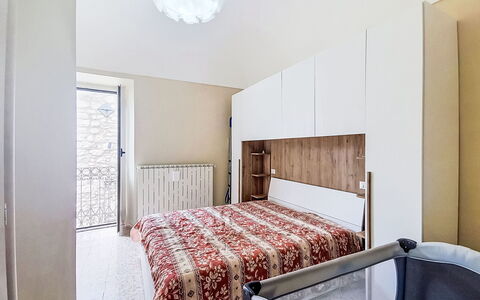 La Terrazza di Caramanico: Meubilair, Bed, Slaapkamer, Interieur Ontwerp, Laken, Bedding, Flooring, Verdieping, Hout, Linens
