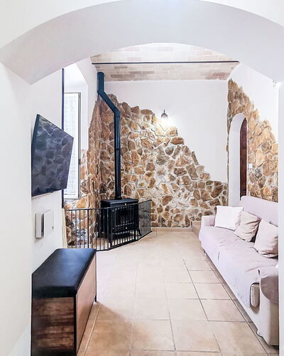 La Terrazza di Caramanico: Muur, Flooring, Interieur Ontwerp, Verdieping, Plafond, Kamer, Stenen Muur, Woonkamer, Bankstel