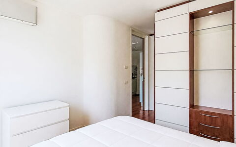 Caminito: Meubilair, Bed, Flooring, Interieur Ontwerp, Hout, Slaapkamer, Verdieping, Cabinetry, Kamer, Plafond