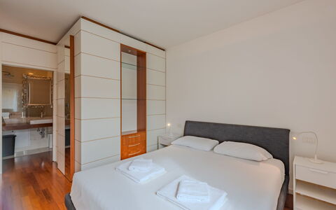 Caminito: Interieur Ontwerp, Flooring, Verdieping, Bed, Meubilair, Hout, Slaapkamer, Kamer, Plafond, Verlichting