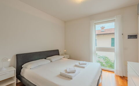 Caminito: Bed, Interieur Ontwerp, Slaapkamer, Verdieping, Bed Frame, Kamer, Plafond, Bedding, Laken, Appartement