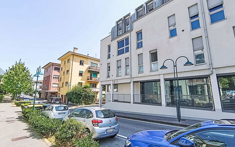 Gigi: Gebouw, Stad, Automotive Buiten, Buurt, Appartement, Stedelijk Ontwerp, Grootstedelijk Gebied, Condominium, Gemengd Gebruik