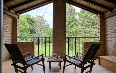 Casa Mancini, Holiday Villa, San Galgano: Hout, Meubilair, Interieur Ontwerp, Veranda, Stoel, Beits, Hardwood, Buitenmeubels, Schaduw, Plafond