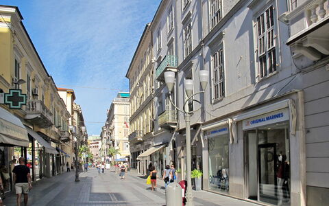 Il Nido: Dag, Gebouw, Weg Oppervlak, Venster, Stedelijk Gebied, Stad,  Dorf\, Straat, Weg