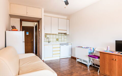 Il Nido: Interieur Ontwerp, Meubilair, Flooring, Verdieping, Kamer, Appartement, Plafond, Huis, Woonkamer, Kast