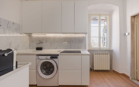 Casa Vacanze al Teatro: Flooring, Major Appliance, Verdieping, Interieur Ontwerp, Wasmachine, Toestel Van De Keuken, Keuken, Countertop, Huishoudapparatuur, Plafond
