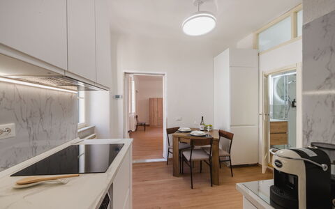 Casa Vacanze al Teatro: Interieur Ontwerp, Flooring, Meubilair, Verdieping, Hout, Keuken, Plafond, Countertop, Toestel Van De Keuken, Kamer