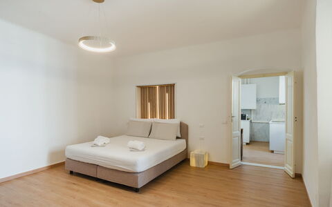 Casa Vacanze al Teatro: Interieur Ontwerp, Verdieping, Flooring, Plafond, Kamer, Appartement, Meubilair, Bed, Slaapkamer, Houten Vloer