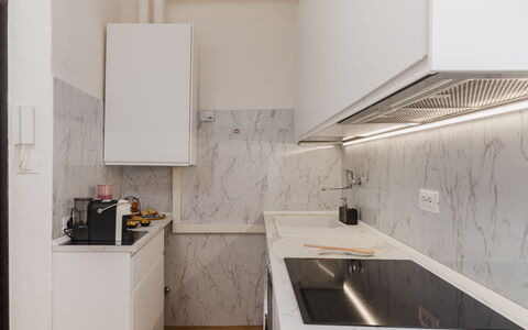 Casa Vacanze al Teatro: Keuken, Countertop, Toestel Van De Keuken, Interieur Ontwerp, Flooring, Major Appliance, Cabinetry, Fornuis, Plafond, Verdieping
