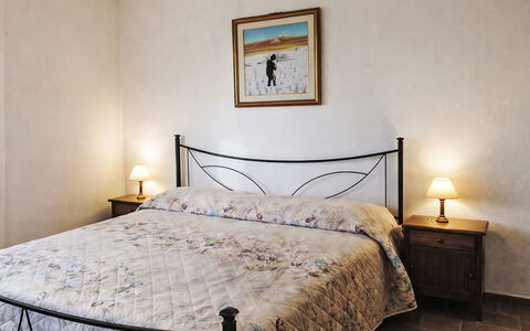 Il Mulinetto: Bed, Slaapkamer, Bedding, Laken, Interieur Ontwerp, Meubilair, Flooring, Verdieping, Bed Frame, Linens