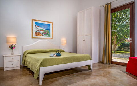 Casale Domè 14+2: Meubilair, Bed, Interieur Ontwerp, Slaapkamer, Flooring, Verdieping, Hout, Laken, Bedding, Kamer