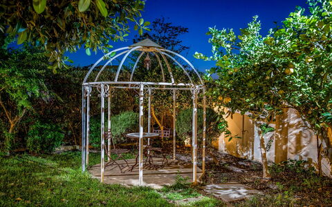 Casale Domè 14+2: Tuin, Metaal, Schaduw, Outdoor Structuur, Landscaping, Prieel, Park, Paviljoen, Botanische Tuin, Poort