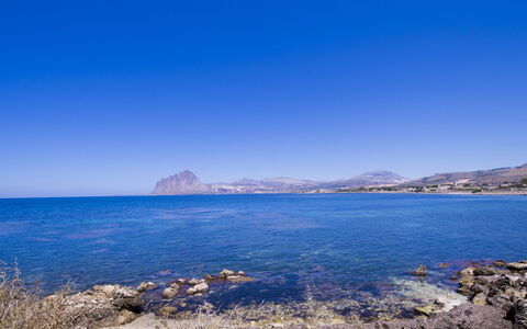 Villa delle Sirene 6: Blauw,  Felsen\, Kust, Kust En Oceanic Landvormen, Zee, Horizon, Terrein, Headland, Voorgebergte