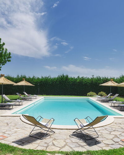 Villa Augusto 10: Zwembad, Buitenmeubels, Tuin, Toevlucht, Landscaping, Schaduw, Gazon, Ligstoel, Stoel, Eco Hotel