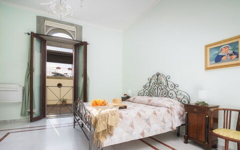 Villa Croci 12: Meubilair, Interieur Ontwerp, Flooring, Verdieping, Slaapkamer, Bed, Kamer, Verlichting, Plafond, Bed Frame