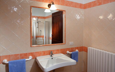 Val di Marco 12: Muur, Loodgieterswerkinrichting, Flooring, Interieur Ontwerp, Verdieping, Badkamer, Kraan, Wastafel, Wastafel In De Badkamer, Loodgieter