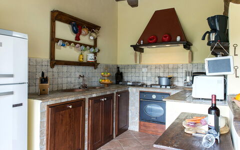 Val di Marco 12: Keuken, Meubilair, Toestel Van De Keuken, Major Appliance, Interieur Ontwerp, Hout, Flooring, Countertop, Kamer, Huishoudapparatuur