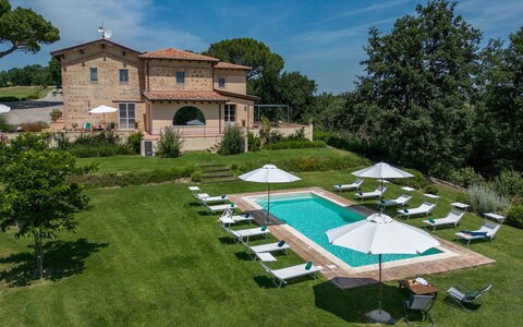 Il Colle di Donna Ilaria 12: Zwembad, Landgoed, Tuin, Villa, Landscaping, Herenhuis, Buitenmeubels, Gazon, Hacienda, Toevlucht