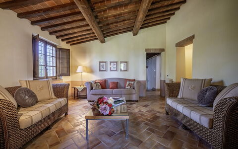 Casale dei 12: Meubilair, Interieur Ontwerp, Flooring, Muur, Verdieping, Bankstel, Hout, Woonkamer, Kamer, Tafel