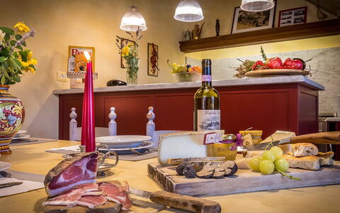 Le Querce dei Medici 12+2: Tableware, Voedsel, Meubilair, Tafel, Ingrediënt, Serveware, Dishware, Fruit, Porselein, Fles