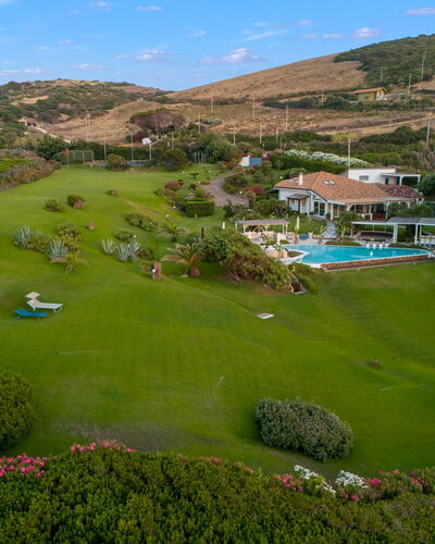 Villa Ambra 10: Landschap, Toevlucht, Zwembad, Landgoed, Eco Hotel, Tuin, Gazon, Hacienda, Landscaping, Villa