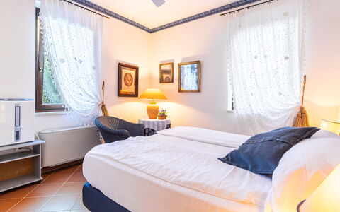 Corazza 6+1: Meubilair, Huis, Bed, Slaapkamer, Linens, Kamerplant, Laken, Stoel, Bedding, Hotel
