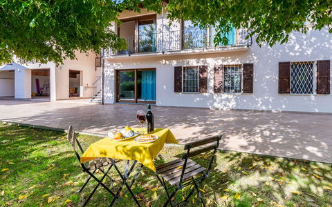 Cascina la Valle 10+2: Woongebied, Huis, Schaduw, Tuin, Werf, Landgoed, Landscaping, Oprit, Villa, Binnenplaats