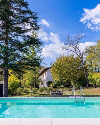 Cascina la Valle 10+2: Blauw, Zwembad, Tuin, Schaduw, Landscaping, Backyard, Reflectie, Waterpartij, Toevlucht, Eco Hotel