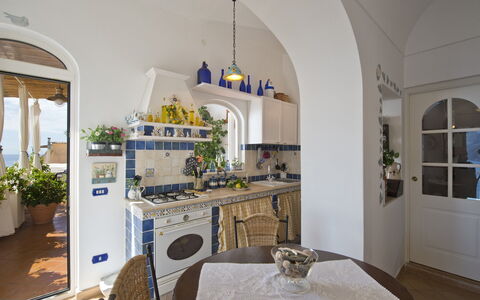 Casa Noemi 4+2: Interieur Ontwerp, Meubilair, Boog, Huis, Stoel, Bloempot, Kamerplant, Eetkamer, Keuken En Eettafel, Gieten
