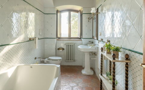Vista del Lago 12: Interieur Ontwerp, Loodgieterswerkinrichting, Kraan, Tegel, Loodgieter, Badkamer, Lichte Inrichting, Wastafel, Wastafel In De Badkamer, Kamerplant