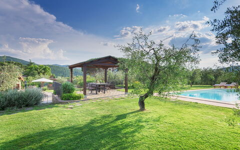 Vinciluna 4: Tuin, Boerderij, Bergketen, Gazon, Eco Hotel, Landscaping, Park, Zwembad, Hacienda, Toevlucht